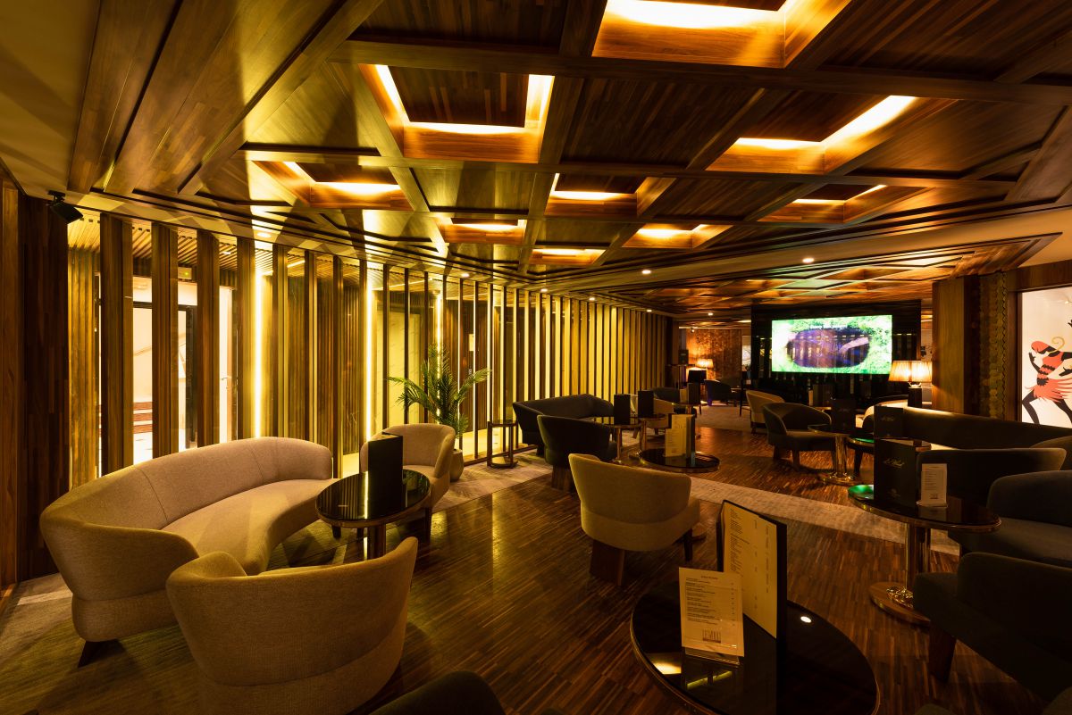 Le Wood Bar & Lounge